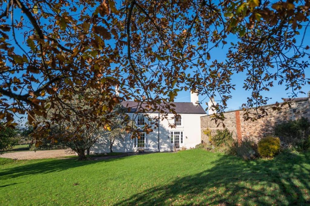 Georgian -panoramic Views -sleeps 12 Holiday home *