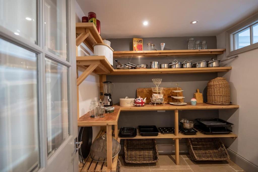 Georgian -panoramic Views -sleeps 12 Holiday home *
