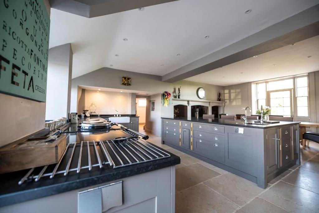 Georgian -panoramic Views -sleeps 12 * Ruthin