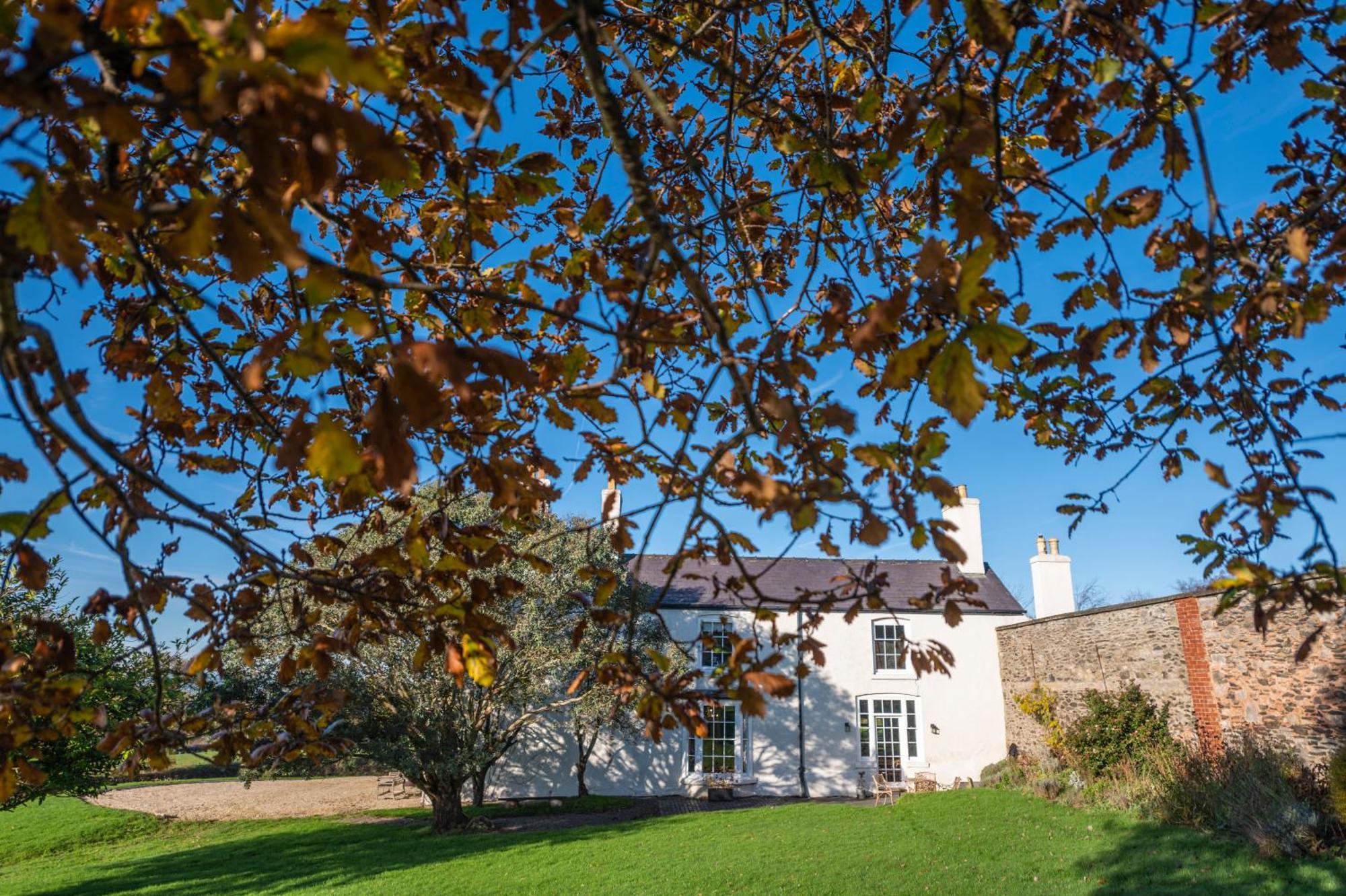 Holiday home Georgian -panoramic Views -sleeps 12 Ruthin